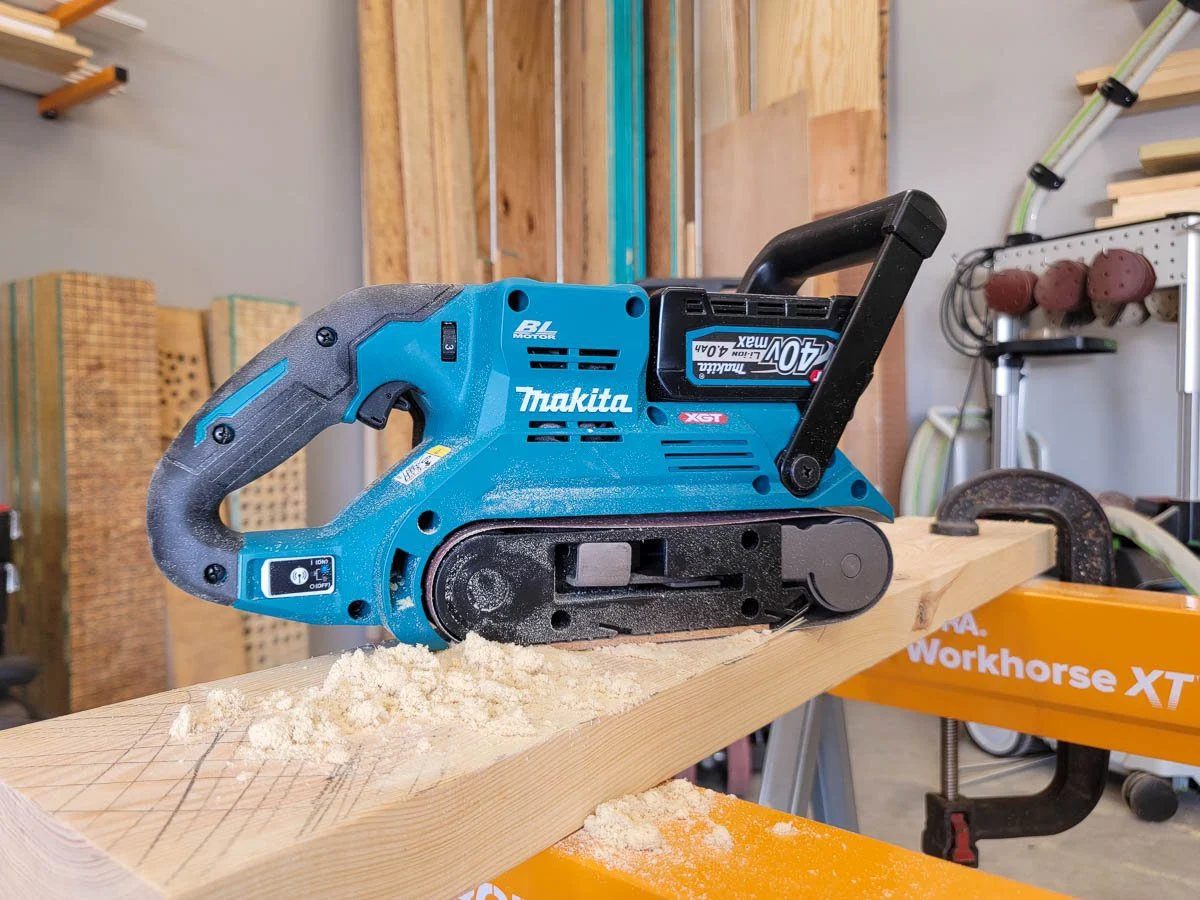 Makita 40V MAX XGT pásová brúska (GSB01)